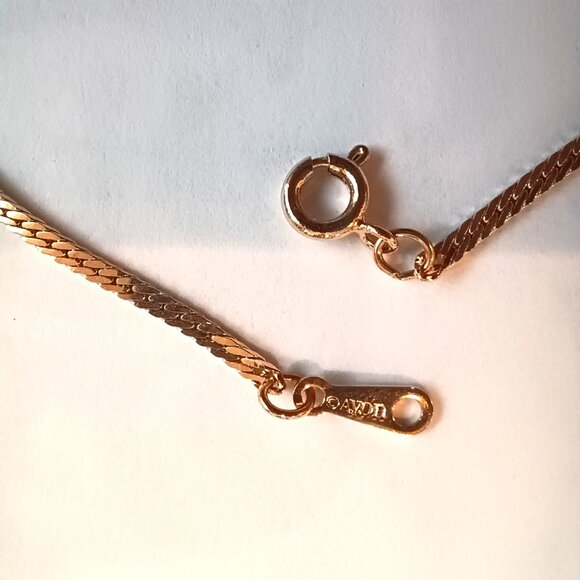 Avon Gold Tone Rhinestone Necklace Never Worn in Original Box Signed - Picture 4 of 4